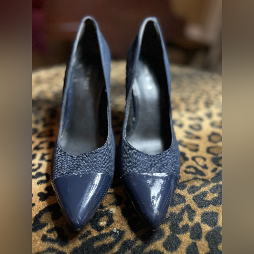 Nine West Navy Cap Toe Heels – Size 9.5